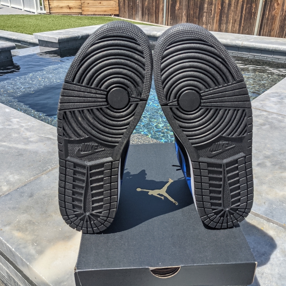 Air Jordan 1 Mid Hyper Royal 11 - Picture 2 of 5